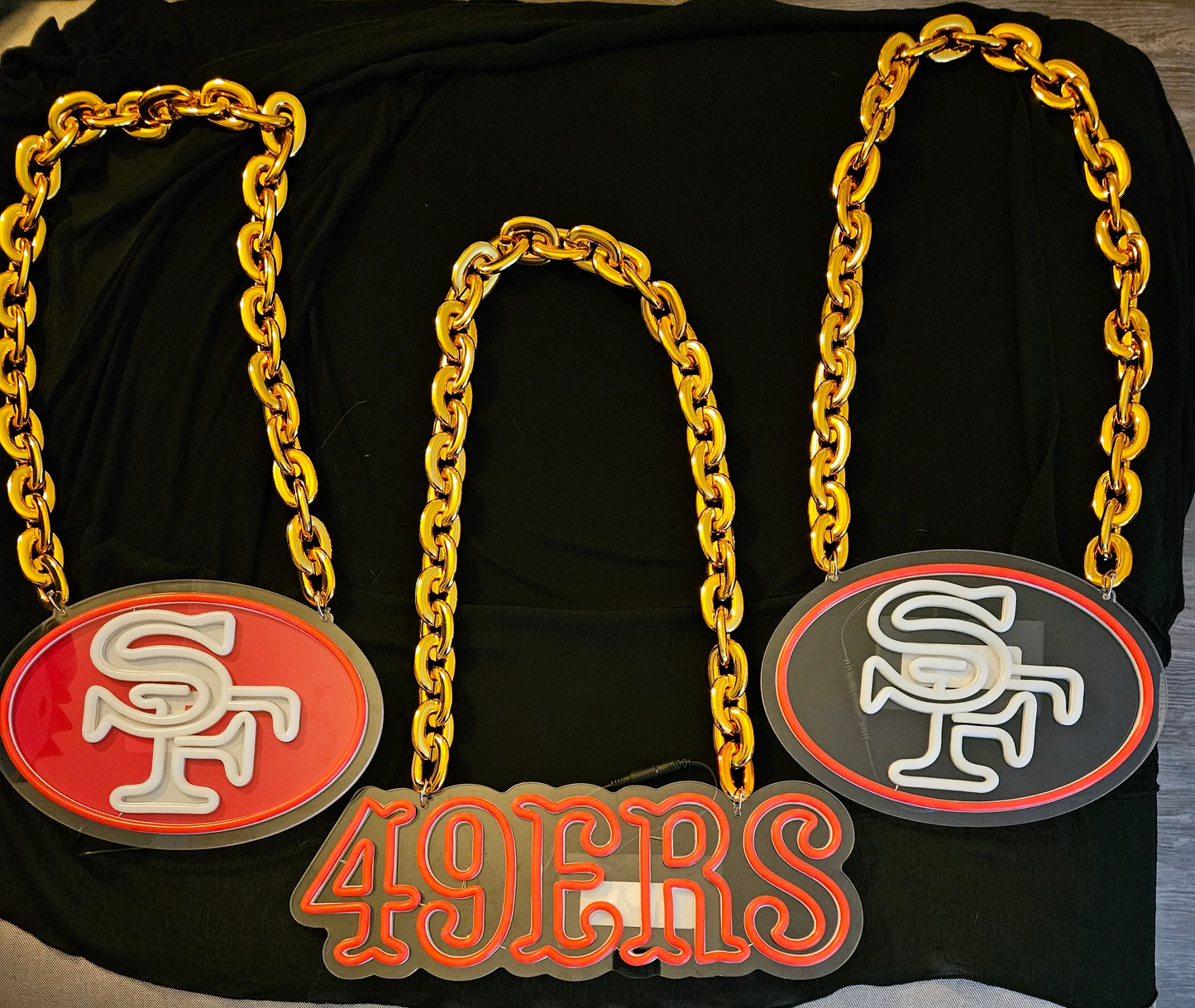 Illuminate Your 49ers Fandom with our Fast Delivery Low MOQ San Francisco 49ers Neon Sign Chain Light-up Necklace Chains for fans